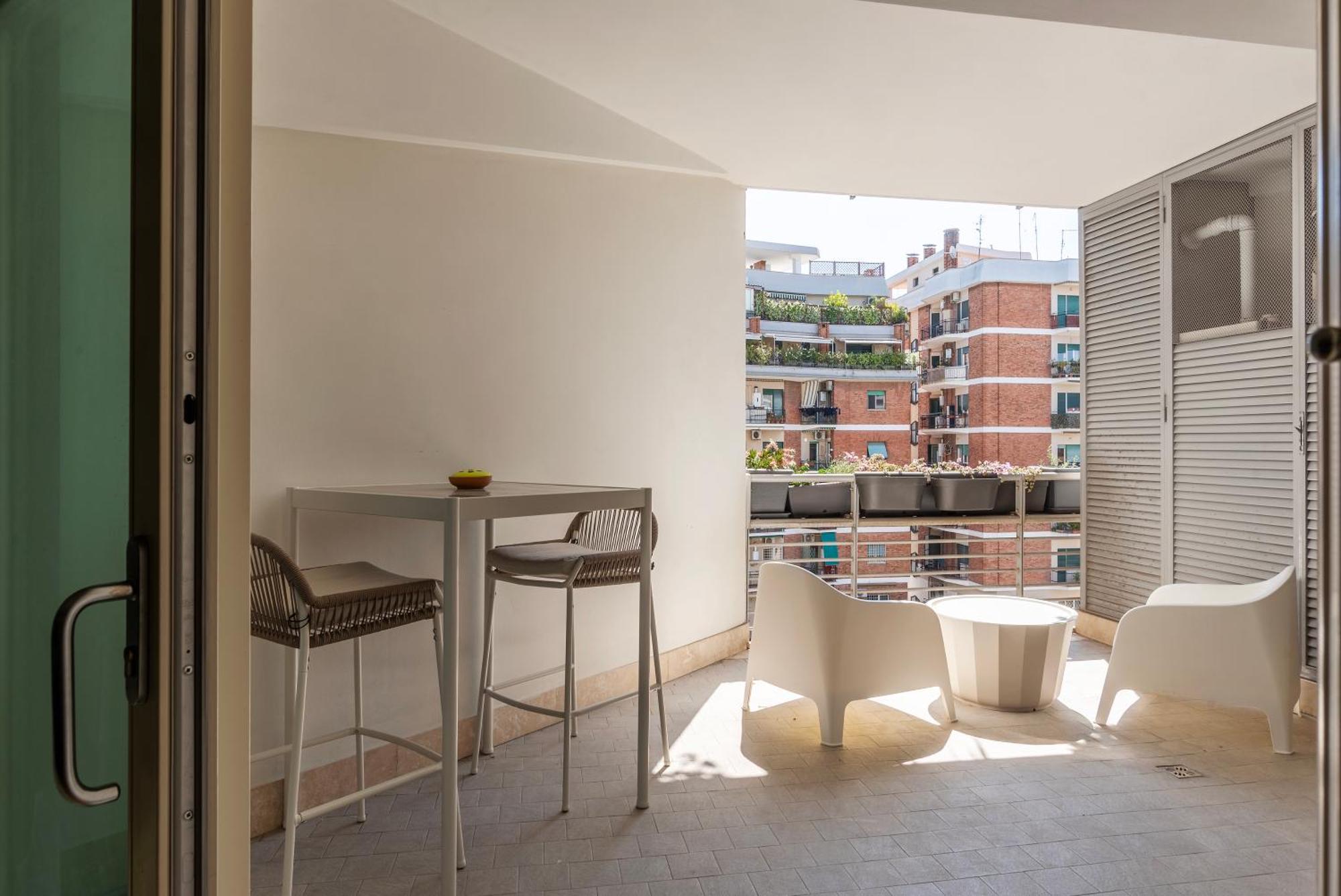 Porta Portese Modern Terrace *